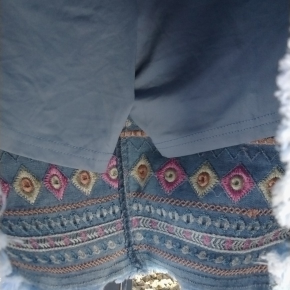 NWOT Charlie B denim embroidered skirt size 8 - Picture 12 of 12